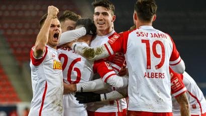 Bild: Armin Weigel
Benedikt Saller (links) und seine Teamkollegen hatten 2021 einiges zu bejubeln.