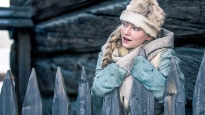 Bild: Lars Hellebust/Amazon Prime/dpa 
Die norwegische Popsängerin Astrid Smeplass als Aschenbrödel in der Neuverfilmung von "Drei Haselnüsse für Aschenbrödel" (Originaltitel "Tre nøtter til Askepott").