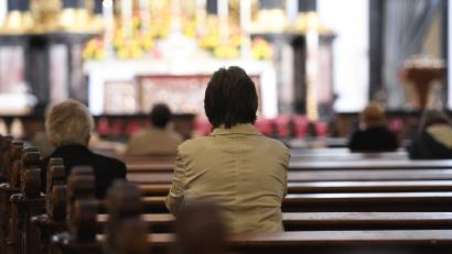 Symbolbild: Arne Dedert
Auch in diesem Jahr müssen sich die Gläubigen auf coronabedingte Einschränkungen einstellen.