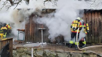 Bild: Feuerwehrverband Schwandorf/exb
Das "Tauchersdorfer Häusl" ist am Sonntag ausgebrannt.