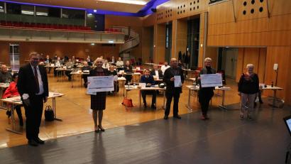 Bild: wpt
Oberbürgermeister Michael Cerny (von links) mit Preisträgerin Karin Meixner-Nentwig und den Vertretern des ADFC Amberg-Sulzbach.