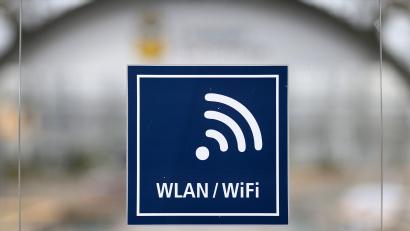 Symbolbild: Jan Woitas/ZB/dpa
In Kümmersbruck und Parsberg entstehen WLAN-Hotspots in Straßenlaternen.