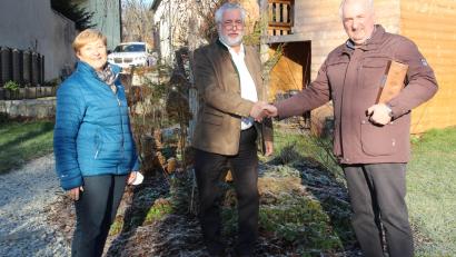 Bild: prh
3.000 Euro spendete Steuerberater Berndt Fuhrich (Mitte) an die Kinderkrebshilfe der Region Oberpfalz-Nord. Dankbar nahmen Vorsitzender Herbert Putzer (rechts) und Beisitzerin Petra Troppmann die Spende entgegen.