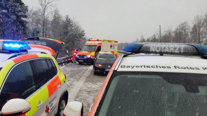 Bild: Pressestelle Kreisbrandinspektion Landkreis Schwandorf/exb
Zwei Personen wurden leicht verletzt und vom Rettungsdienst versorgt.