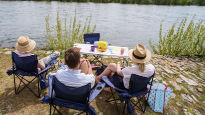 Symbolbild: Frank Rumpenhorst/dpa
An passenden Orten in den Mitgliedsgemeinden könnten Picknickplätze eingerichtet werden, die von Gastronomiebetrieben, Bäckern oder Metzgern auf Bestellung beliefert werden können.