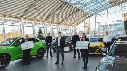 Bild: Hannah Madry, Fischer Automobile GmbH/exb
Bei der Spendenübergabe (von links): Kerstin Wittmann, Dr. Götz Gerresheim, Thomas Fischer, Prof. Dr. Ulrich Schwemmer, Christiane Gerner und Roland Franz.