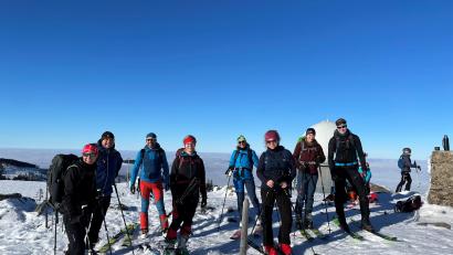 Bild: DAV Sektion Karlsbad/exb
Bei der Skitour führten die Mitglieder der DAV Sektion Karlsbad auch Lawinenrettungsübungen durch