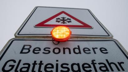 Symbolbild: Stefan Puchner
Warnung vor Glatteis.