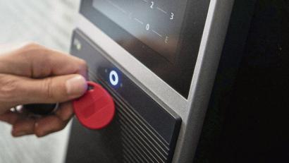 Symbolbild:  Sina Schuldt/dpa
Ist ein Arbeitstag nach Stechuhr noch zeitgemäß? Hier gilt es zwischen Faktoren wie Gesundheitsschutz und Vertrauen zu den Mitarbeitern abzuwägen.