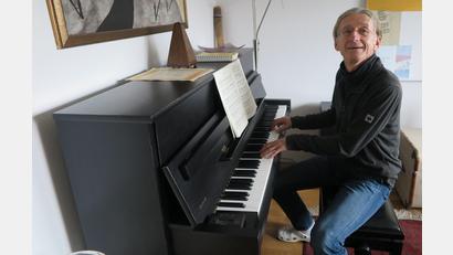 Bild: jzk
In seinem Ruhestand hat Gynäkologe Dr. Heinrich Würtele wieder mehr Zeit zum Klavierspielen.