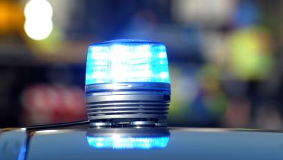 Symbolbild: Stefan Puchner/dpa
Die Polizei Eschenbach sucht Zeugen eines Unfalls auf dem Lidl-Parkplatz in der Bahnhofstraße.