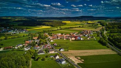 Archivbild: Andreas Graf, Gemeinde Poppenricht/exb
Aufgrund der kurvigen Gleisführung sind in Altmannshof und Traßlberg zwei Masten zur Mobilfunkversorgung des Schienenverkehrs notwendig.