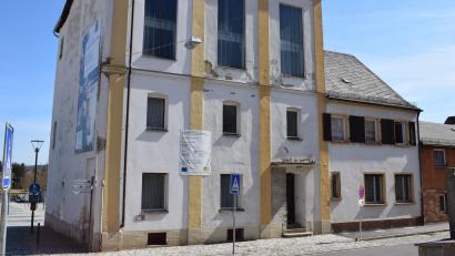 Archivbild: szl
2022 startet der Umbau des Schelsturms zum DAV-Kletterzentrum. Das ehemalige Wohngebäude rechts neben dem Turm wird abgebrochen.