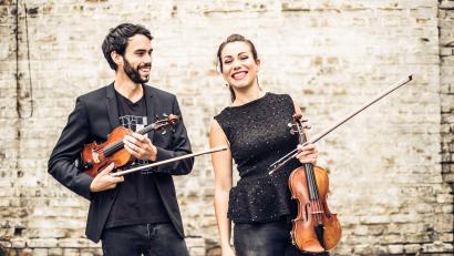 Bild: Christoph Asmus/exb
Warum Pizza und Geigen zusammenpassen, erklären „The Twiolins“ in ihrem Konzert am 23. Januar.