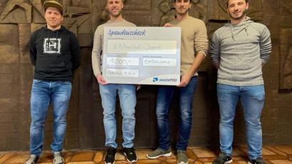 Bild: adj
Auch die Jugend des SV Altenstadt freute sich über eine Spende von "puzzleYou".