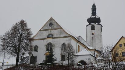 Bild: jr
Im Sommer 2022 soll die Sanierung der Pfarrkirche St. Leonhard beginnen. Die Verantwortlichen rechnen mit einer rund zweijährigen Bauphase.