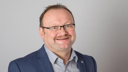 Bild: Christian Schwirzer/exb
Bürgermeister Uwe König zieht bei der Jahresabschlusssitzung des Marktgemeinderats Freihung Bilanz.