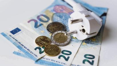 Bild: Catherine Waibel/dpa
Strom und Gas können ins Geld gehen. Oft lässt sich mit einem Wechsel zu einem anderen Anbieter einiges sparen.