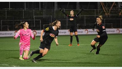 Bild: 1. FC Köln/exb
Laura Donhauser (Zweite von links) schoss am Freitag vergangene Woche das 2:0 für den 1. FC Köln beim 2:1-Erfolg im Bundesligaspiel gegen die SGS Essen - ihr erstes Tor für den 1. FC.