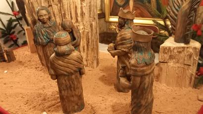 Bild: mng
Inge Flor aus Ebnath hat sich dem Werkstoff Ton verschrieben. Die in der oberen Torkapelle in Pressath ausgestellten Figuren sind Unikate aus dem Atelier „Kunstwerk“. Sehr schön anzuschauen.