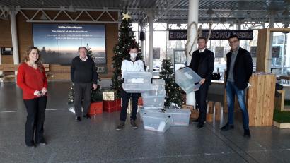 Bild: exb
Mit individuell zusammengestellten Bücherkisten wird ein Bücherprojekt an der Europa-Berufsschule unterstützt.