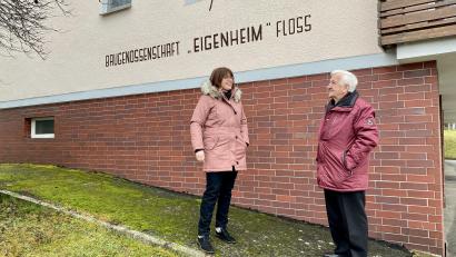 Bild: Eichl
Zwei fürs Eigenheim: die Vorstandsvorsitzende der Baugenossenschaft, Marika Mauerer, und ihr Vorgänger Fred Lehner am „Puppberg“, dem „schönsten Baugebiet im Markt“.