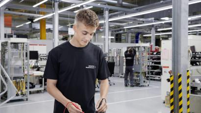 Bild: Siemens Healthineers/exb
Die Ausbildung bei Siemens Healthineers in Kemnath ist gefragt. Die Stellen für 2022 sind schon besetzt. 4 Millionen Euro investiert das Unternehmen in diesem Bereich. Es entsteht ein neues Ausbildungsgebäude mit modernster Ausstattung.