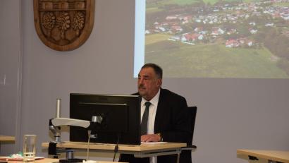 Bild: fla
Bürgermeister Josef Beimler blickt auf das Jahr 2021 zurück und hatte noch ein paar besondere Gedanken dazu vorzubringen.