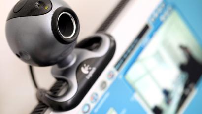 Bild: Martin Gerten/dpa
Kreisräte konnten bislang an Ausschuss-Sitzungen auch per Videokonferenz teilnehmen. Genutzt wurde die Regelung nie.