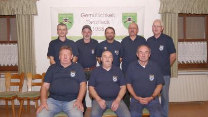 Bild: bk
Im Schützenheim Tanzfleck wurden Schießauszeichnungen (sitzend, von links), Otto Neumann, Wolfgang Nastoll und Horst Zinn; stehend (von links): Daniel Krez, Werner Schusser, Heiner Schell, Olaf Bracke und Heinz-Peter Ertl.