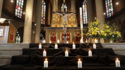 Archivbild: Wolfgang Steinbacher
Im April wurde in der Amberger Basilika St. Martin den Opfern der Corona-Pandemie gedacht - nun ist ein weiterer Todesfall hinzugekommen. 43 Menschen sind in Amberg bereits in Zusammenhang mit Covid-19 gestorben.