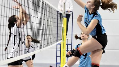 Bild: Hubert Ziegler
Ob Turnen, Judo, Basketball oder Volleyball (im Bild eine Spielszene des TB Weiden gegen Hahnbach), die Abteilungen des TB Weiden brauchen immer Nachwuchs. Die neu geschaffene Sport- und Ballakademie soll helfen für interessierte Kinder die passende Sportart zu finden.