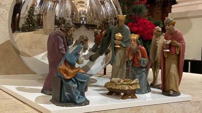 Bild: Markus Scharnagl/exb
Besuch von den Königen bekommen hat die Heilige Familie in der Basilika. Die Krippeninstallation von Dominik Schleicher wird zum Beginn der neuen Woche wieder abgebaut.