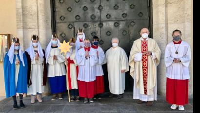 Bild: Kunz
Nur kurz schlüpften die Sternsinger von Herz Jesu in ihre Gewänder.