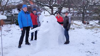 Bild: Wolfgang Weidner/exb
Ein gelungenes Exemplar aus Schnee: Das Mammut im Garten von Peter Horn.