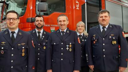 Bild: Andreas Brandstätter/exb
Das Jugendwartteam ab 1. Januar 2022: Jugendwart Günther Neuber (Mitte) mit seinen Stellvertretern Stephan Neuber (rechts) und Tobias Neuber (links), sowie Jugendwarthelfer Florian Pfistermeister (Zweiter von links) und Jugendwarthelferin Carmen Schlosser.