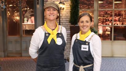 Bild:  RTL / Frank W. Hempel
So sehen Siegerinnen aus: Tina Herzog und Carolin Brunner (von links) bei der RTL-Show "Master of Sweets".