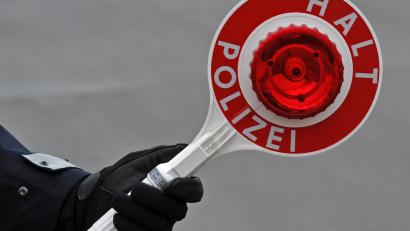 Bild: Matthias Hiekel/dpa
Auffahrunfall in Amberg: Ein 56-Jähriger wird leicht verletzt.