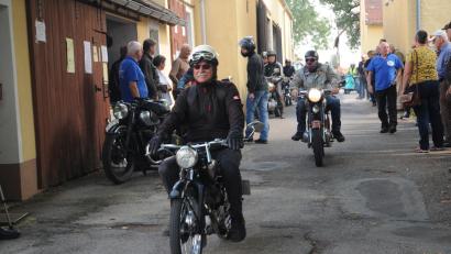 Bild: ige
Gemeinsame Ausfahrten, so wie hier beim bisher letzten Treffen 2019, bilden derzeit den Kernpunkt der Aktivitäten des OVC.