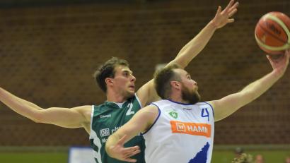 Bild: Büttner
Die Hamm Baskets (rechts Christopher Fritsch) wussten bis Freitagmittag noch nicht genau, ob das Heimspiel gegen BBC Coburg am Samstag stattfinden wird.