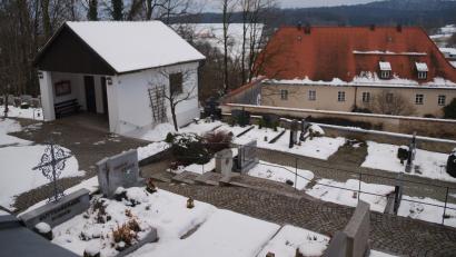 Bild: wel
Die Gebühr für die Nutzung des Leichenhauses in Thanstein gliedert sich auf in eine Grundgebühr von 151,70 Euro und eine weitere Staffelung der Gebühr je nach Liegezeit. Auch in Kulz wird nach diesem System abgerechnet.