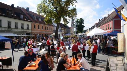 Archivbild: bey
Im September 2019 fand das letzte Kreuzbergfest statt. Dazu gehörte bisher auch ein mittägliches Standkonzert der Stadtkapelle Pleystein.