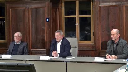 Bild: jma
Über die Bewerbung Auerbachs um eine Landesgartenschau informieren in der Online-Bürgerversammlung (von links) Professor Gerd Aufmkolk, Bürgermeister Joachim Neuß und Michael Voit.