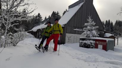 Bild: gis
Bei den "Ochsenkopf-Wandertagen" stehen auch Schneeschuhwanderungen (hier vor dem Waldhaus) auf dem Programm.