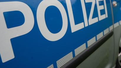 Symbolbild: Marijan Murat/dpa
Die Polizei ermittelt nach einer Unfallflucht in Grafenwöhr mit 6000 Euro Schaden.
