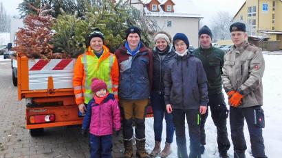 Bild: hai
Am Ende hatten die Sammler vom Christlichen Verein Junger Menschen 254 ausgediente Christbäume auf die Fahrzeuge verladen.