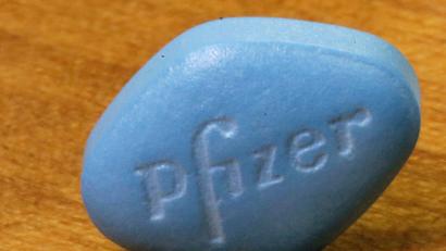 Bild: Richard Drew
Am 25. Januar berät ein Expertengremium der Arzneimittelbehörde BfArM in Bonn über die Entlassung des Wirkstoffs Sildenafil aus der Verschreibungspflicht. Foto: Richard Drew/AP/dpa