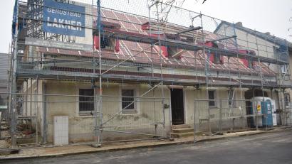 Bild: szl
Als besonders wichtiges Projekt, das 2021 fertig werden soll ist das Mehrgenerationenhaus in der Blumenstraße 22 in Plößberg, erklärte Bürgermeister Lothar Müller im Jahresinterview.