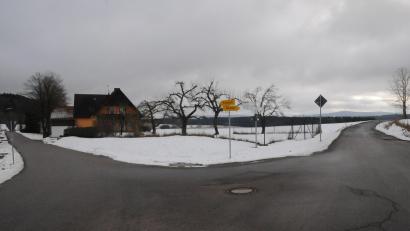 Bild: bey
Von dieser Wegegabelung gehen zwei städtische Baustellen aus: Die Gemeindeverbindungsstraßen von Burkhardsrieth nach Pfrentsch (links) und von Burkhardsrieth nach Riedlhof (in der Verlängerung bis Eslarn) werden in Zusammenarbeit mit den jeweiligen Kommunen ausgebaut.