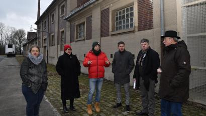 Bild: Petra Hartl
Die SPD-Fraktion traf sich in der Leopoldkaserne; Thema war deren Nach- bzw. Zwischennutzung. Zu Gast war auch Karlheinz Brandelik von der Wirtschaftsförderung Amberg (Zweiter von rechts).